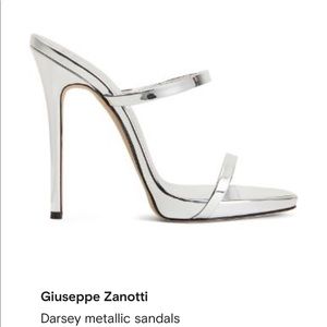 Giuseppe Zanotti
Darsey metallic sandals
